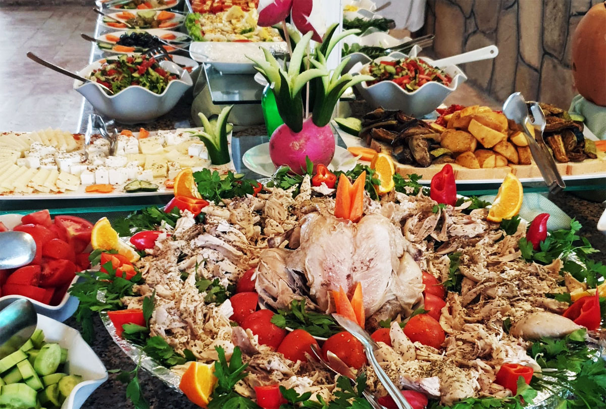 Leckeres Essen und Hühnchen