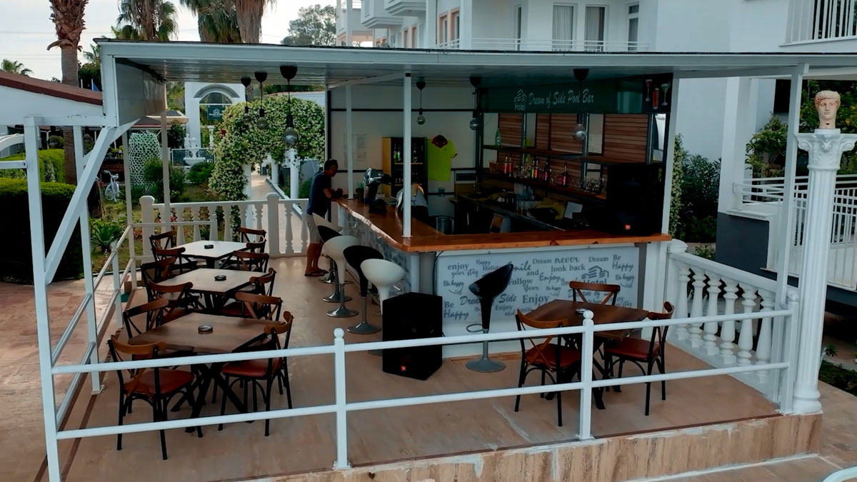 Bar am Pool