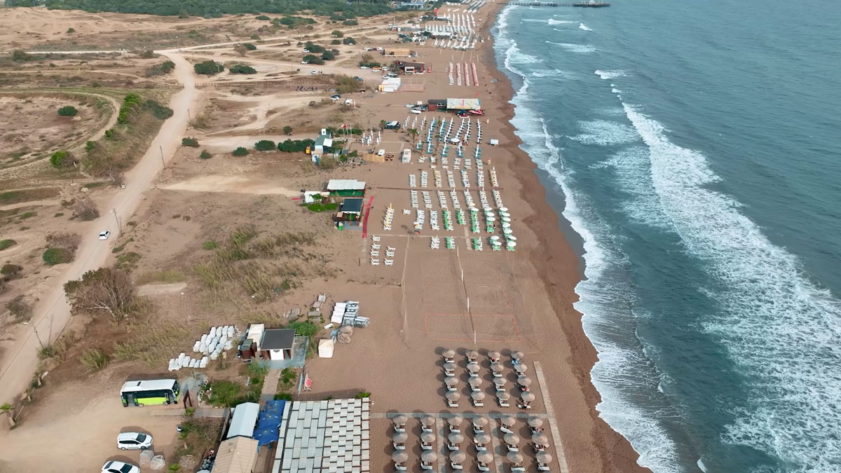 Blick auf den Strand von oben